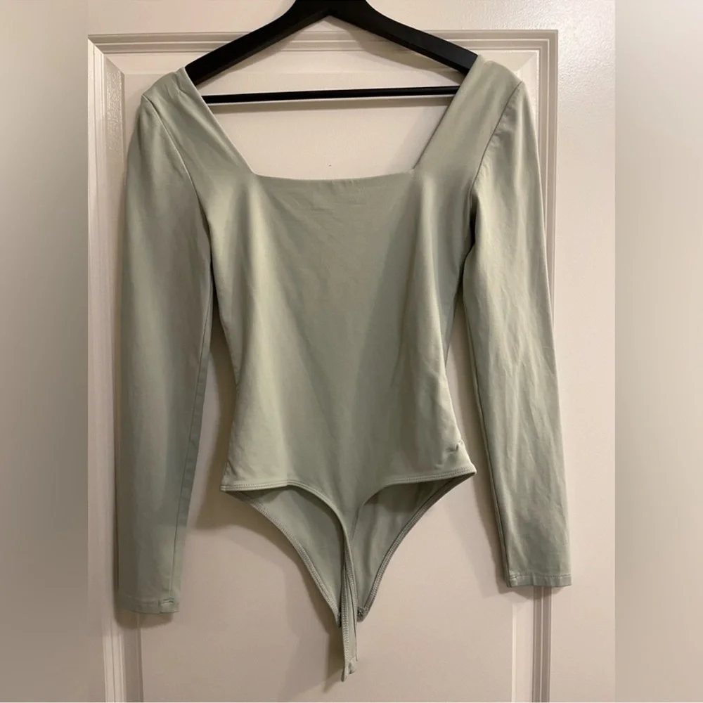 Babaton long sleeve - Picture 2 of 2